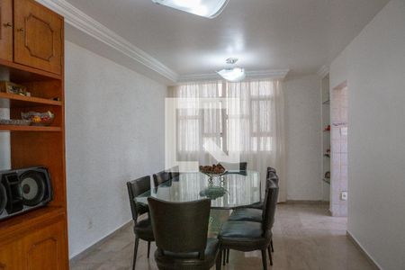 Casa à venda com 280m², 4 quartos e 5 vagas Casa à venda com 280m², 4 quartos e 5 vagasCopa