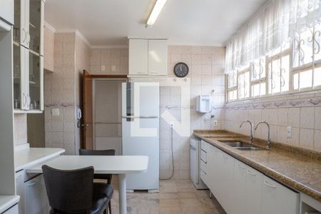 Casa à venda com 280m², 4 quartos e 5 vagas Casa à venda com 280m², 4 quartos e 5 vagasCozinha