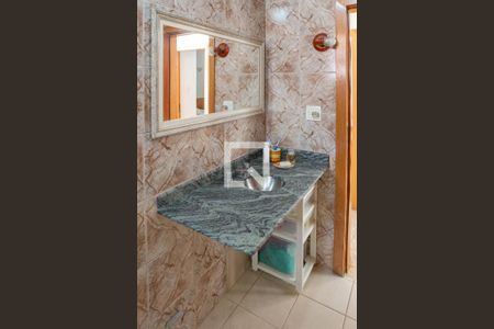 Casa à venda com 280m², 4 quartos e 5 vagas Casa à venda com 280m², 4 quartos e 5 vagasBanheiro Social