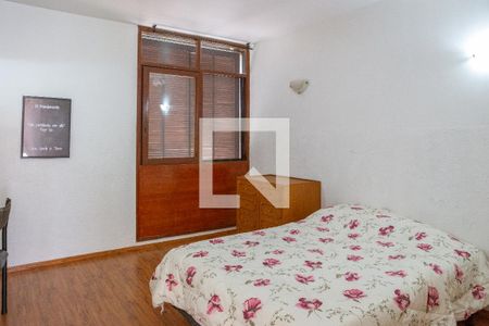 Casa à venda com 280m², 4 quartos e 5 vagas Casa à venda com 280m², 4 quartos e 5 vagasQuarto 4