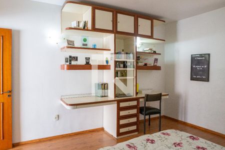 Casa à venda com 280m², 4 quartos e 5 vagas Casa à venda com 280m², 4 quartos e 5 vagasQuarto 4