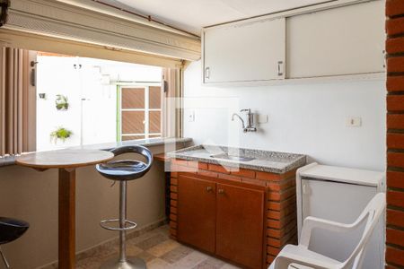 Casa à venda com 280m², 4 quartos e 5 vagas Casa à venda com 280m², 4 quartos e 5 vagasCozinha da Piscina