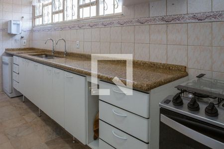 Casa à venda com 280m², 4 quartos e 5 vagas Casa à venda com 280m², 4 quartos e 5 vagasCozinha