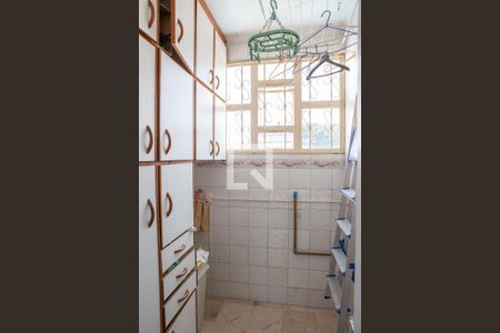 Casa à venda com 280m², 4 quartos e 5 vagas Casa à venda com 280m², 4 quartos e 5 vagasÁrea de Serviço