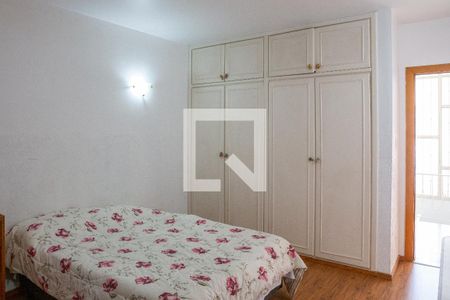 Casa à venda com 280m², 4 quartos e 5 vagas Casa à venda com 280m², 4 quartos e 5 vagasQuarto 4