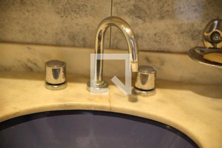 Casa à venda com 243m², 4 quartos e 3 vagasBanheiro Suíte 2