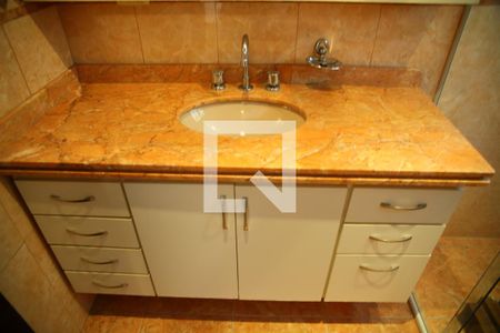 Casa à venda com 243m², 4 quartos e 3 vagasBanheiro Suíte 3