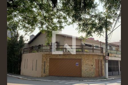 Casa à venda com 243m², 4 quartos e 3 vagasFachada