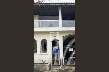 Casa à venda com 360m², 3 quartos e 4 vagas Casa à venda com 360m², 3 quartos e 4 vagasFachada