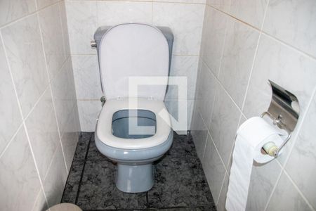 Casa à venda com 360m², 3 quartos e 4 vagas Casa à venda com 360m², 3 quartos e 4 vagasBanheiro 1