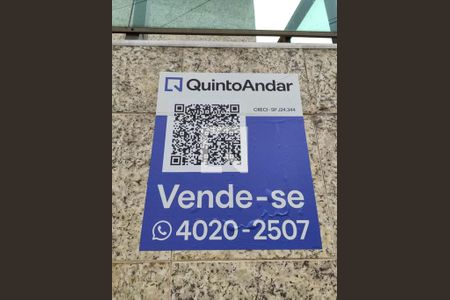 Casa à venda com 102m², 4 quartos e 1 vaga Casa à venda com 102m², 4 quartos e 1 vagaFachada