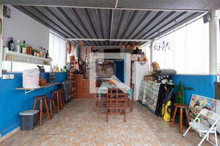 Casa à venda com 102m², 4 quartos e 1 vaga Casa à venda com 102m², 4 quartos e 1 vagaTerraço