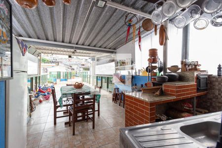 Casa à venda com 102m², 4 quartos e 1 vaga Casa à venda com 102m², 4 quartos e 1 vagaTerraço