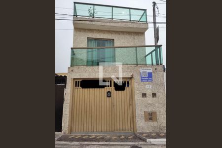 Casa à venda com 102m², 4 quartos e 1 vaga Casa à venda com 102m², 4 quartos e 1 vagaFachada