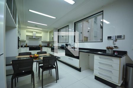 Apartamento à venda com 640m², 7 quartos e 2 vagasCozinha