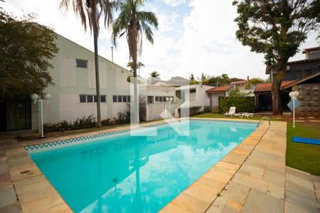 Casa para alugar com 628m², 5 quartos e 7 vagas Casa para alugar com 628m², 5 quartos e 7 vagasQuintal com Piscina