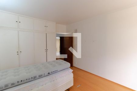 Casa para alugar com 628m², 5 quartos e 7 vagas Casa para alugar com 628m², 5 quartos e 7 vagasQuarto 01