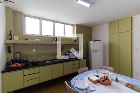 Casa para alugar com 628m², 5 quartos e 7 vagas Casa para alugar com 628m², 5 quartos e 7 vagasCopa