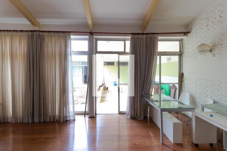 Casa para alugar com 628m², 5 quartos e 7 vagas Casa para alugar com 628m², 5 quartos e 7 vagasSalas