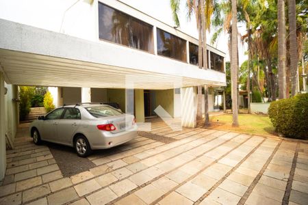 Casa para alugar com 628m², 5 quartos e 7 vagas Casa para alugar com 628m², 5 quartos e 7 vagasFachada