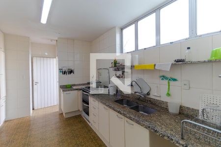 Casa para alugar com 628m², 5 quartos e 7 vagas Casa para alugar com 628m², 5 quartos e 7 vagasCozinha