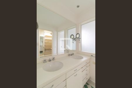 Apartamento à venda com 578m², 5 quartos e 2 vagas Apartamento à venda com 578m², 5 quartos e 2 vagasBanhero da Suíte 1