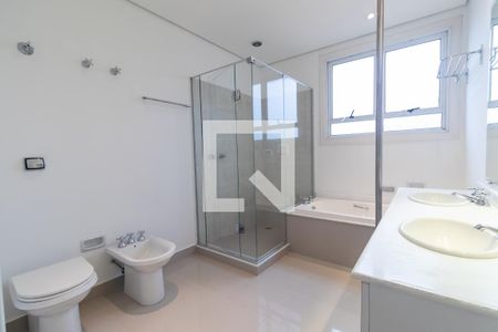 Apartamento à venda com 578m², 5 quartos e 2 vagas Apartamento à venda com 578m², 5 quartos e 2 vagasBanheiro da Suíte 3