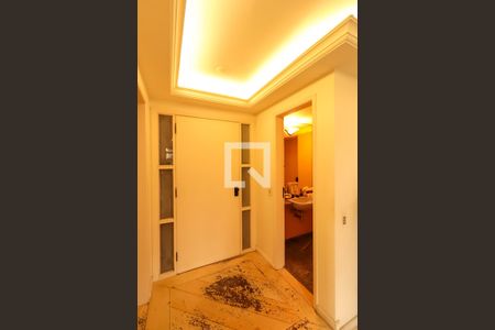Apartamento para alugar com 180m², 3 quartos e 3 vagas Apartamento para alugar com 180m², 3 quartos e 3 vagasHall de Entrada