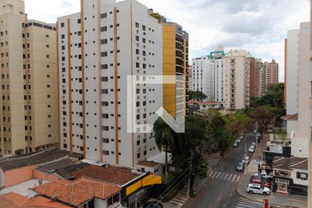Apartamento à venda com 185m², 3 quartos e 2 vagas Apartamento à venda com 185m², 3 quartos e 2 vagasVista da Sacada