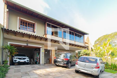 Casa à venda com 385m², 5 quartos e 9 vagas Casa à venda com 385m², 5 quartos e 9 vagasFachada