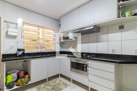 Casa à venda com 385m², 5 quartos e 9 vagas Casa à venda com 385m², 5 quartos e 9 vagasCozinha