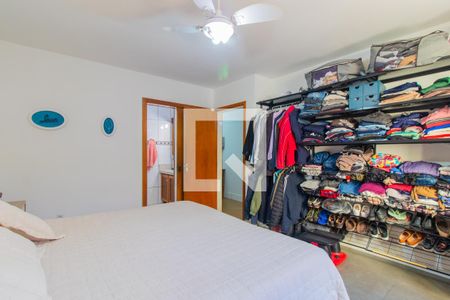 Casa à venda com 385m², 5 quartos e 9 vagas Casa à venda com 385m², 5 quartos e 9 vagasQuarto 3 - Suíte