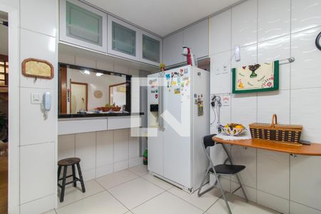 Casa à venda com 385m², 5 quartos e 9 vagas Casa à venda com 385m², 5 quartos e 9 vagasCozinha