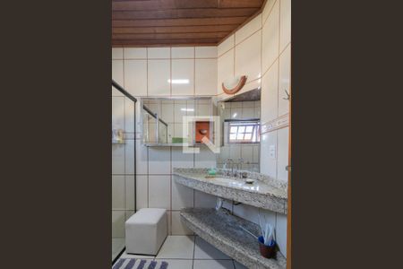 Casa à venda com 385m², 5 quartos e 9 vagas Casa à venda com 385m², 5 quartos e 9 vagasBanheiro