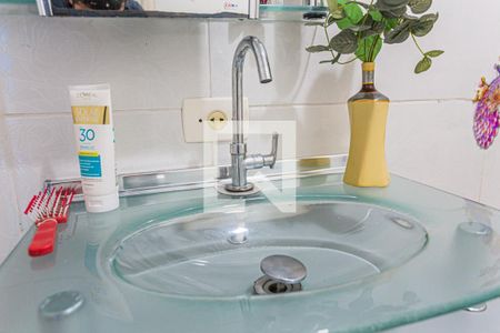 Casa à venda com 153m², 4 quartos e 3 vagas Casa à venda com 153m², 4 quartos e 3 vagasDetalhe do Banheiro 2