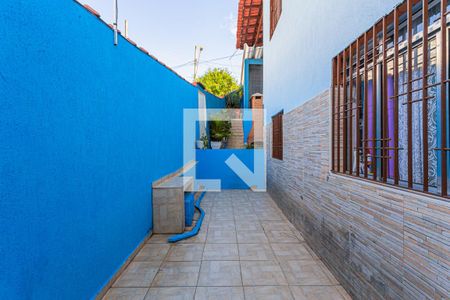 Casa à venda com 153m², 4 quartos e 3 vagas Casa à venda com 153m², 4 quartos e 3 vagasQuintal Lateral