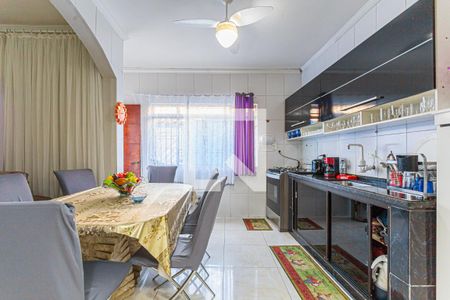 Casa à venda com 153m², 4 quartos e 3 vagas Casa à venda com 153m², 4 quartos e 3 vagasCozinha