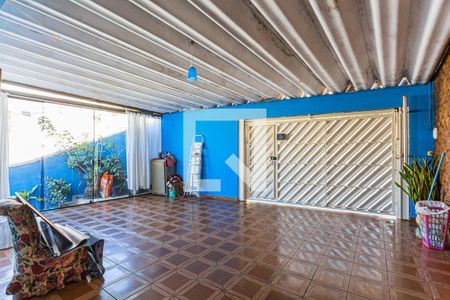 Casa à venda com 153m², 4 quartos e 3 vagas Casa à venda com 153m², 4 quartos e 3 vagasGaragem