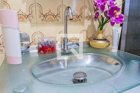 Casa à venda com 153m², 4 quartos e 3 vagas Casa à venda com 153m², 4 quartos e 3 vagasDetalhe do Banheiro 1