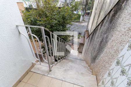 Casa à venda com 202m², 3 quartos e 4 vagas Casa à venda com 202m², 3 quartos e 4 vagasEscada