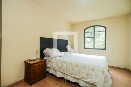 Casa à venda com 280m², 4 quartos e 6 vagasQuarto 4 - Suíte