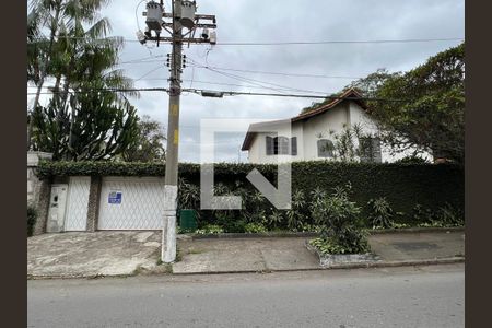 Casa à venda com 280m², 4 quartos e 6 vagas Casa à venda com 280m², 4 quartos e 6 vagasFachada 1