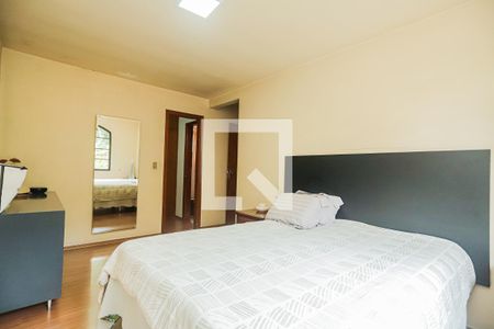 Casa à venda com 280m², 4 quartos e 6 vagasQuarto 4 - Suíte