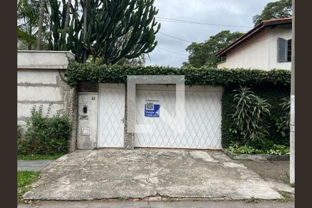 Casa à venda com 280m², 4 quartos e 6 vagas Casa à venda com 280m², 4 quartos e 6 vagasFachada 1