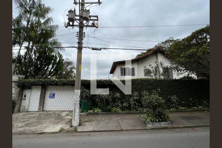 Casa à venda com 280m², 4 quartos e 6 vagas Casa à venda com 280m², 4 quartos e 6 vagasFachada 1