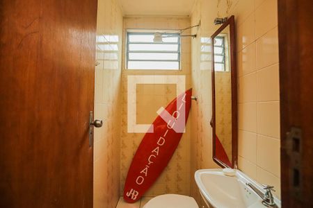 Casa à venda com 280m², 4 quartos e 6 vagasBanheiro de Serviço