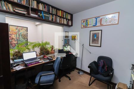 Casa à venda com 219m², 3 quartos e 2 vagasEscritório