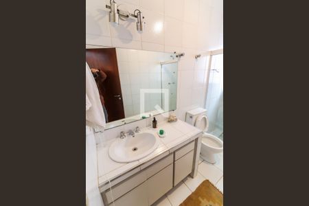 Casa à venda com 219m², 3 quartos e 2 vagasBanheiro Social