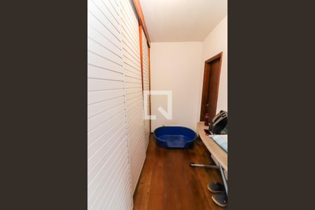 Casa à venda com 219m², 3 quartos e 2 vagasBanheiro de Serviço