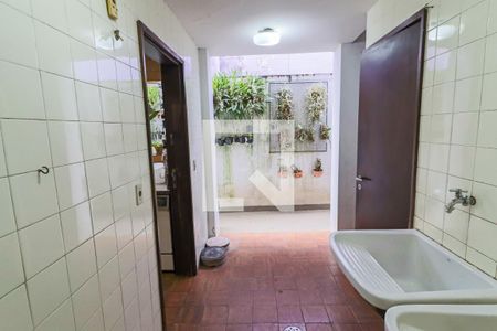 Casa à venda com 219m², 3 quartos e 2 vagasLavanderia